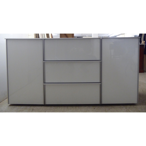 275 - A modern white and grey laminate and satin silver coloured metal mounted sideboard, comprising a ban... 