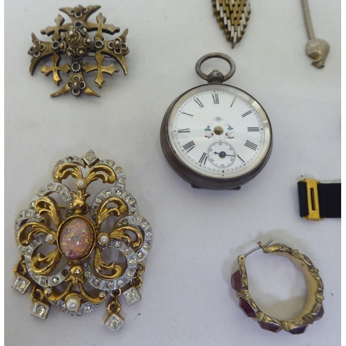 106 - Costume jewellery: to include brooches and necklaces