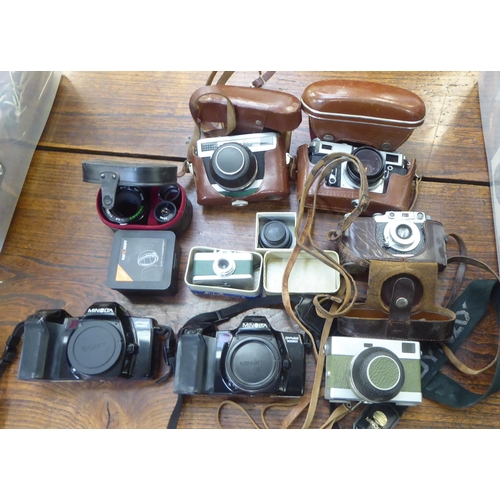 137 - Photographic equipment: to include a Start 35mm camera 