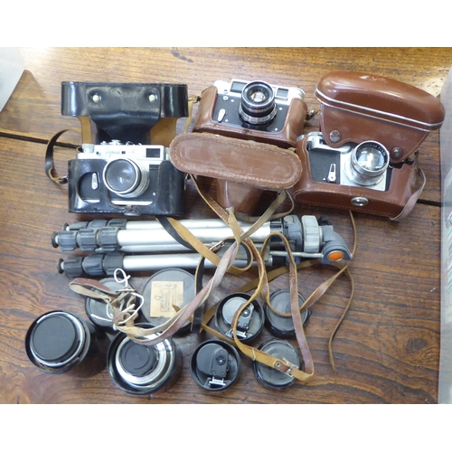 137 - Photographic equipment: to include a Start 35mm camera 