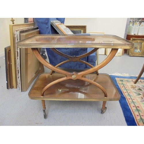 192 - A modern mahogany finished two tier tea trolley, on casters  27