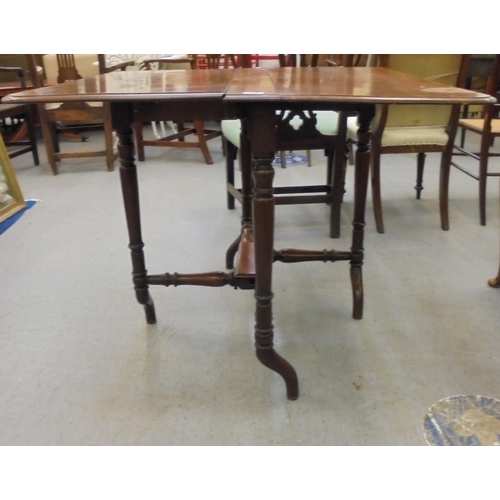 208 - A late Victorian mahogany Sutherland table, raised on splayed legs  28