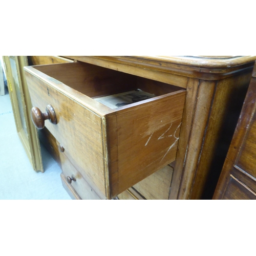 214 - A late Victorian mahogany dressing chest with two short/three long drawers, on a plinth  42