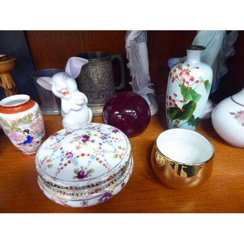 225 - A mixed lot: to include a pair of Chameleon-Ware candleholders  5.5