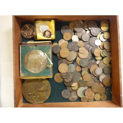 27 - An uncollated collection of British and foreign coins, plaques and medallions, in a table-top displa... 