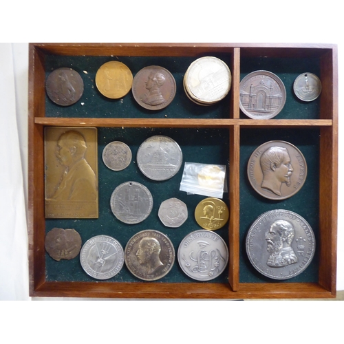 27 - An uncollated collection of British and foreign coins, plaques and medallions, in a table-top displa... 