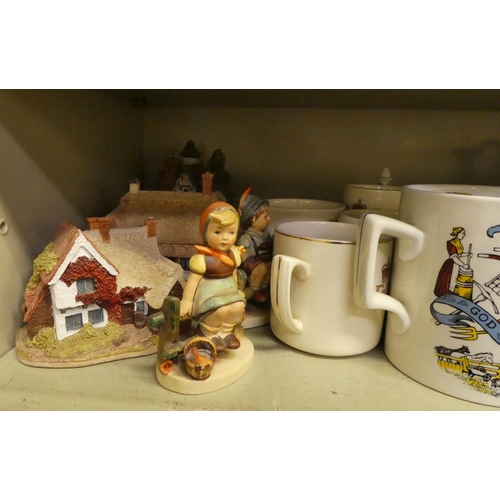 312 - A mixed lot: to include a pair of Royal Doulton flambé cats  5