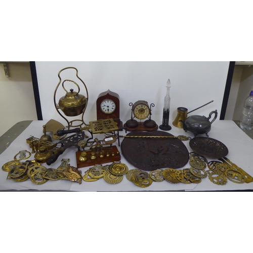 313 - Decorative and functional metalware: to include horse brasses 