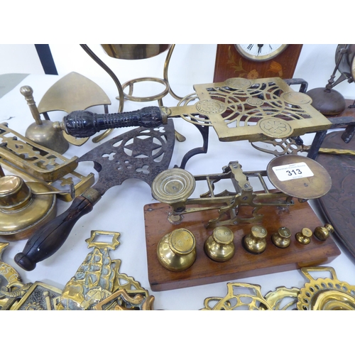 313 - Decorative and functional metalware: to include horse brasses 