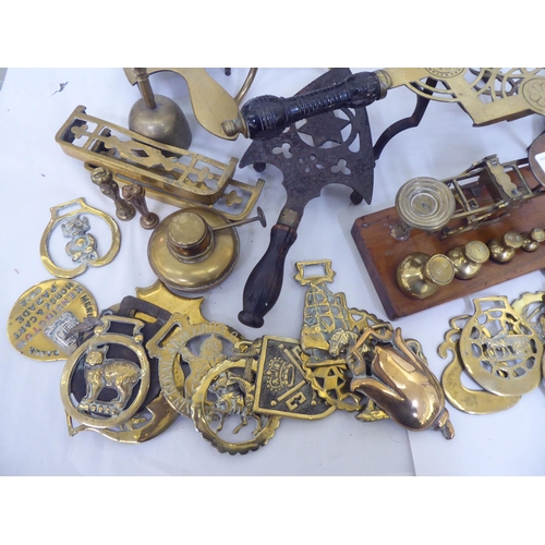 313 - Decorative and functional metalware: to include horse brasses 