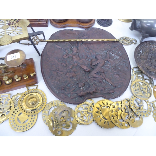 313 - Decorative and functional metalware: to include horse brasses 