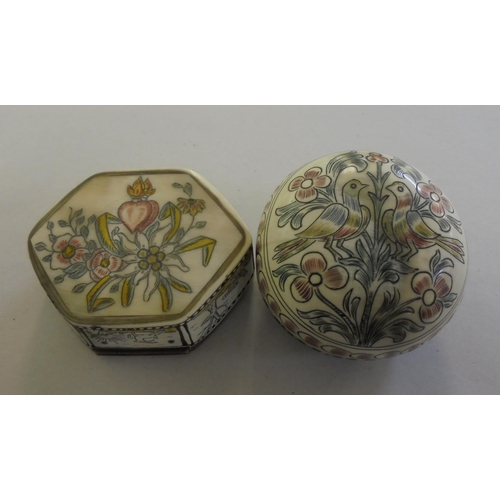 218 - A mixed lot: to include a carved bone pillbox, decorated with birds and flora  1.5