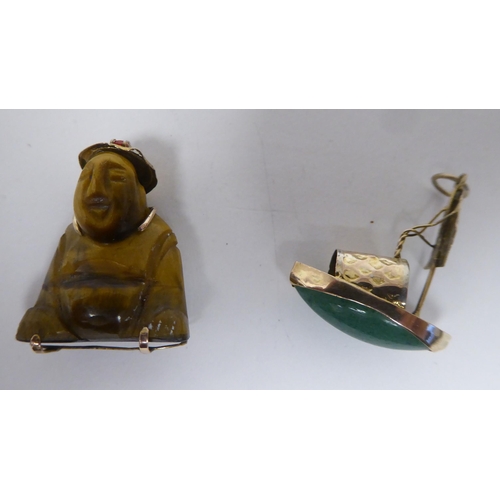 148 - Chinese items of personal ornament, viz. a 14ct gold pendant, fashioned as a junk under sail; a tige... 