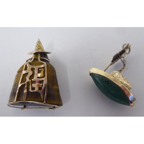 148 - Chinese items of personal ornament, viz. a 14ct gold pendant, fashioned as a junk under sail; a tige... 