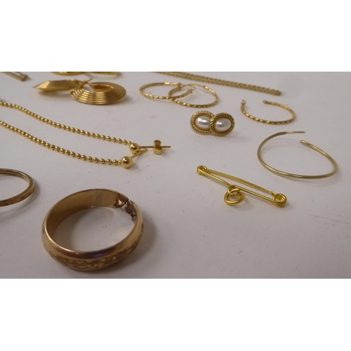 161 - Yellow metal items of personal ornament: to include half hoop earrings; a pendant cross; and a tiepi... 