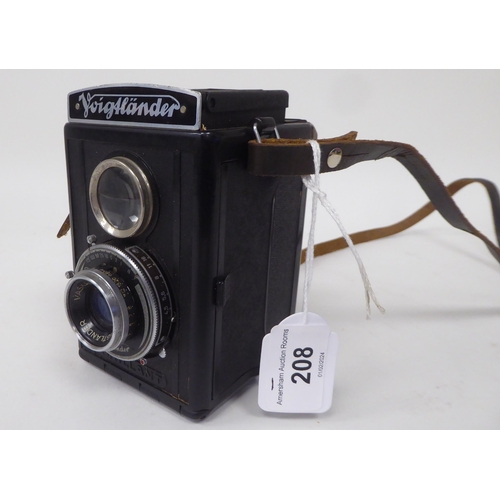 208 - A vintage Voigtlander Brillant box camera with a folding viewfinder