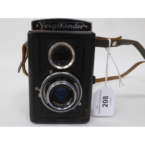 208 - A vintage Voigtlander Brillant box camera with a folding viewfinder