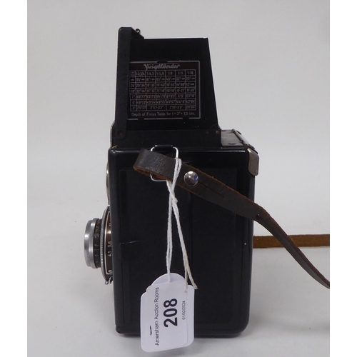 208 - A vintage Voigtlander Brillant box camera with a folding viewfinder