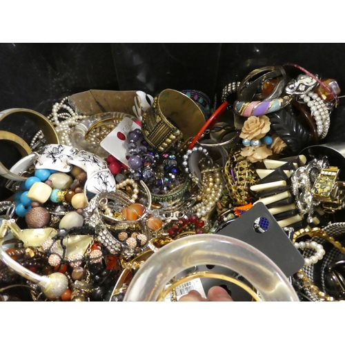 308 - Costume jewellery and items of personal ornament