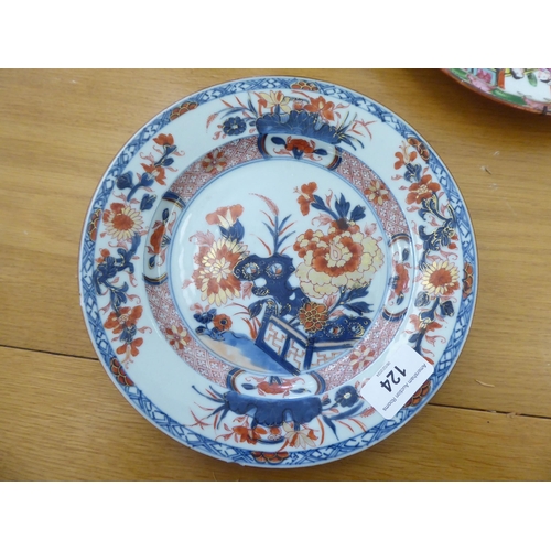 124 - 19thC and later Oriental ceramics: to include a Chinese porcelain plate  8