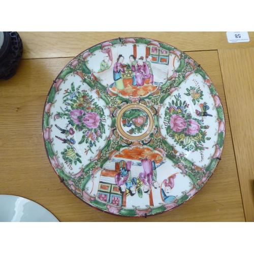 124 - 19thC and later Oriental ceramics: to include a Chinese porcelain plate  8