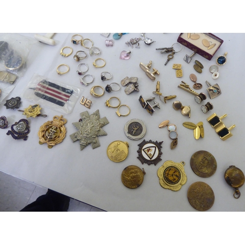 125 - Items of personal ornament, costume jewellery and various components of watches