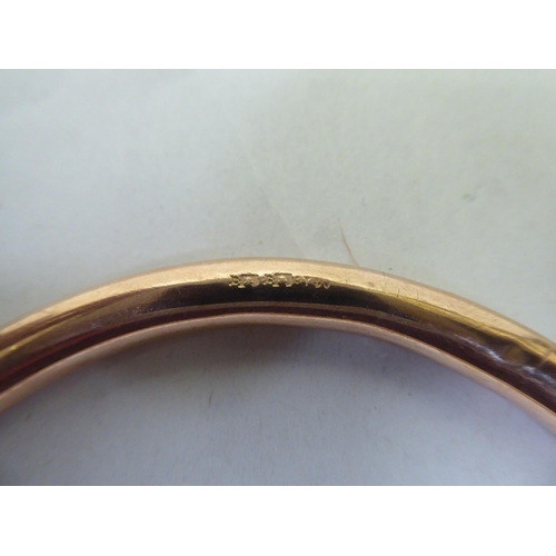 194 - A 9ct gold hollow bangle