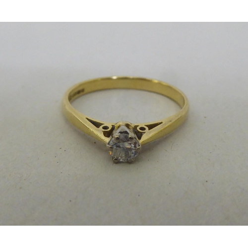 196 - An 18ct gold, diamond solitaire ring