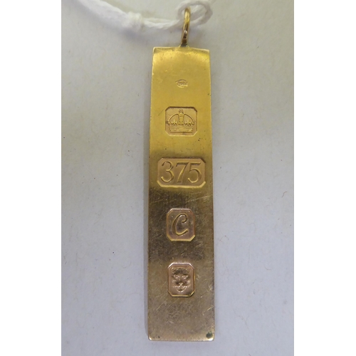 198 - A 9ct gold ingot pendant