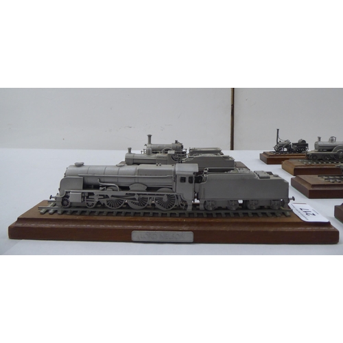 217 - Diecast models of various locomotives and tenders