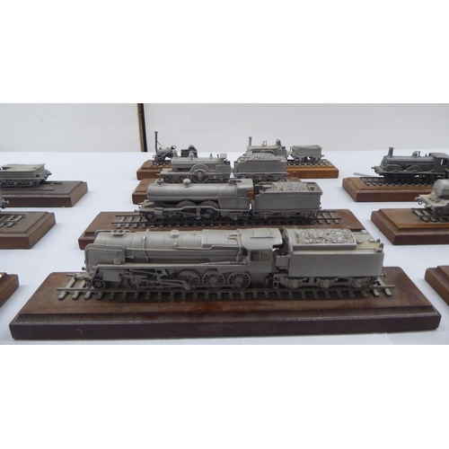 217 - Diecast models of various locomotives and tenders