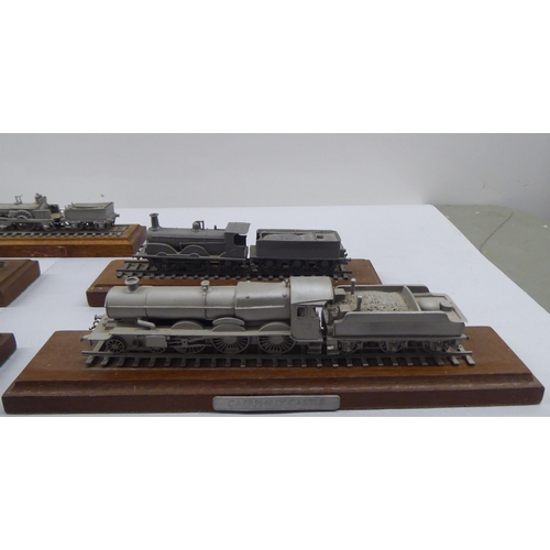 217 - Diecast models of various locomotives and tenders