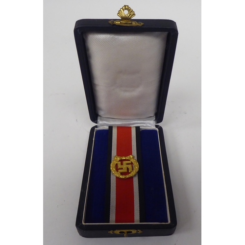 274 - A German Nazi Army Honour Roll clasp  cased  (Please Note: this lot is subject to the statement made... 