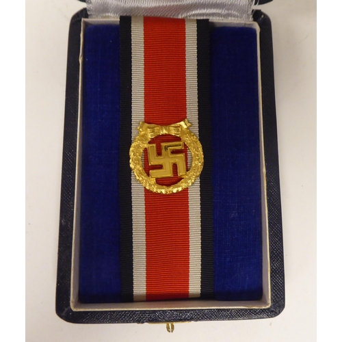 274 - A German Nazi Army Honour Roll clasp  cased  (Please Note: this lot is subject to the statement made... 