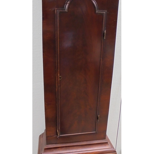 279 - A late 18thC mahogany longcase clock, the arched fretworked hood and glazed window, between reeded f... 