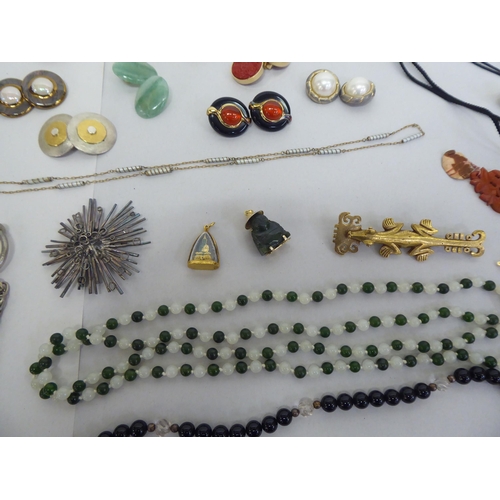 288 - Items of personal ornament: to include bead necklaces; and clip-on earrings