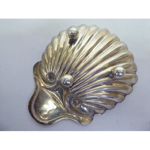 307 - Silver and white metal collectables: to include a scallop shape butter dish  London marks rubbe... 