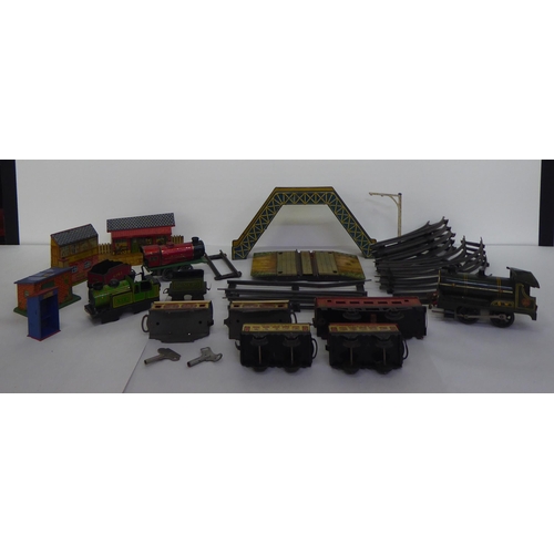 391 - Vintage Meccano and other tinplate model railway related accessories: to include a Pullman coach