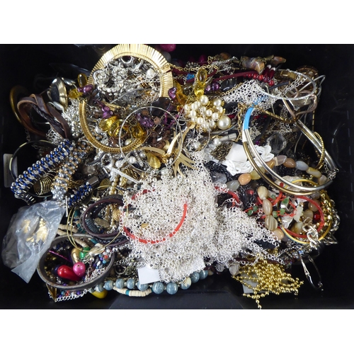 54 - Items of personal ornament: to include costume jewellery