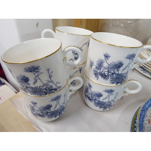 100 - Ceramics and glassware: to include an Edwardian Royal Worcester porcelain tea set, retailed by Maple... 