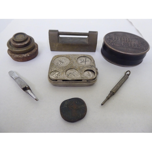 183 - A mixed lot: to include an early 20thC nickel plated coin holder; and a snuff box with a decorativel... 