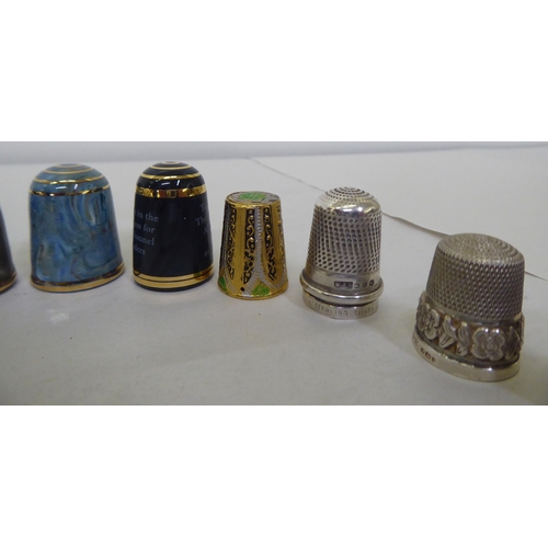 195 - A silver combination reel and thimble case; and various silver/white metal and other thimbles 