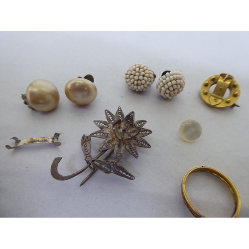 243 - Items of personal ornament: to include a lady's 9ct gold cased wristwatch; and an 18ct gold ring, se... 