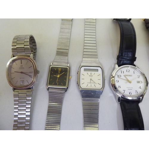 248 - Wristwatches: to include a stainless steel cased Quartz bracelet watch