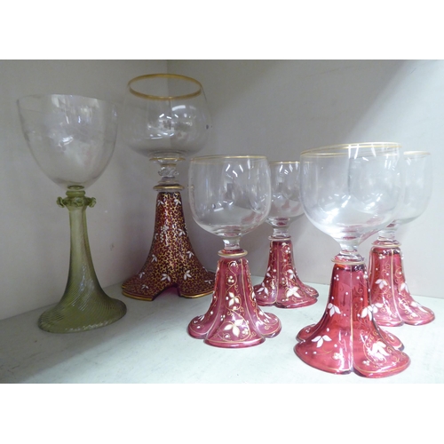 259 - Decorative glassware: to include an early 20thC Venetian wine, on a spiral twist foot