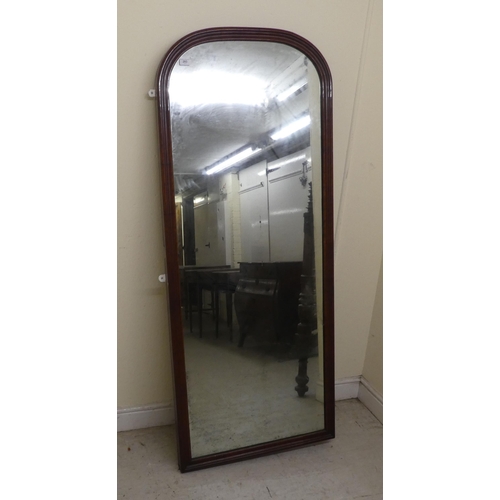 283 - A late Victorian dressing room mirror, the round arch plate set in a wide, moulded mahogany frame  6... 