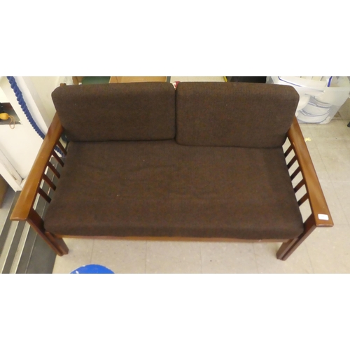 297 - A 1970/80s mahogany finished bed settee with a slatted pull-out end, raised on block feet