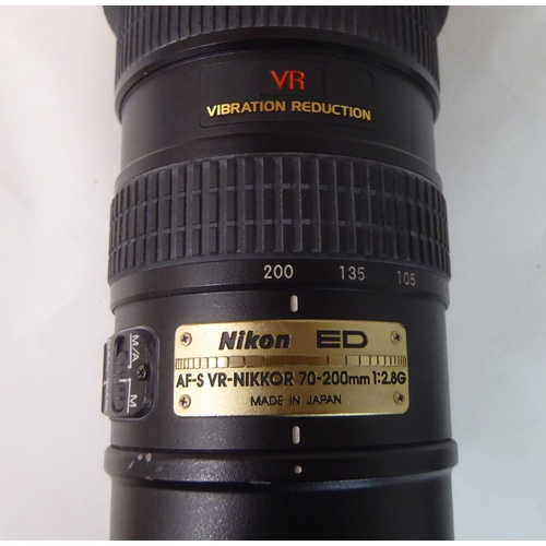 49 - A Nikon ED AF-SUR 70-200mm camera lens