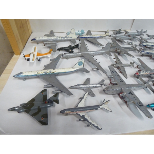 93 - Diecast model aeroplanes: to include a Dinky Viscount