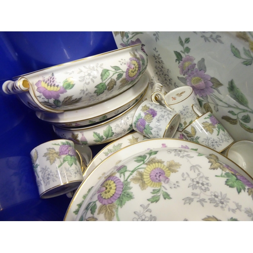 98 - A Wedgwood china Avon pattern dinner service